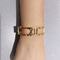 Brazalete de doble anillo con diseño de palabra L Brazalete de oro de acero inoxidable de 18 k