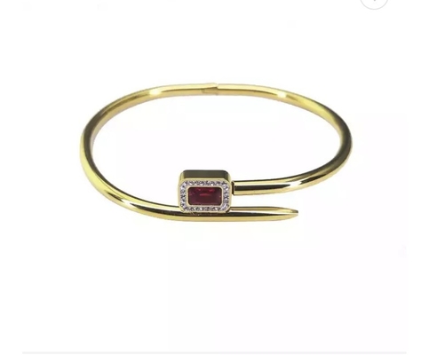 Brazalete de acero inoxidable del oro rojo de lujo de Ruby Diamond Studded Nail Bracelet 24k