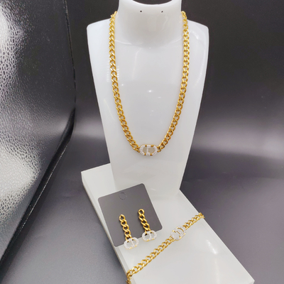 Nueva llegada Líneas de moda Nuevo oro color de acero inoxidable Arete, collar, brazalete para dama