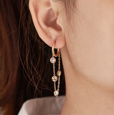 Los pendientes de cadena fijados para los pernos de acero inoxidables del oído de las mujeres cuelgan la barra CZ de la bola de la mariposa de los pendientes