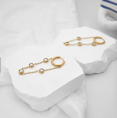 Los pendientes de cadena fijados para los pernos de acero inoxidables del oído de las mujeres cuelgan la barra CZ de la bola de la mariposa de los pendientes