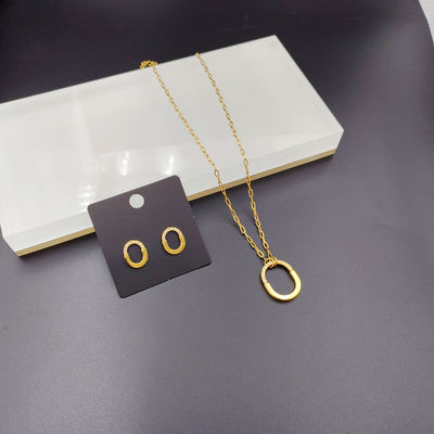 Nueva llegada Líneas de moda Nuevo oro color de acero inoxidable Arete, collar, brazalete para dama